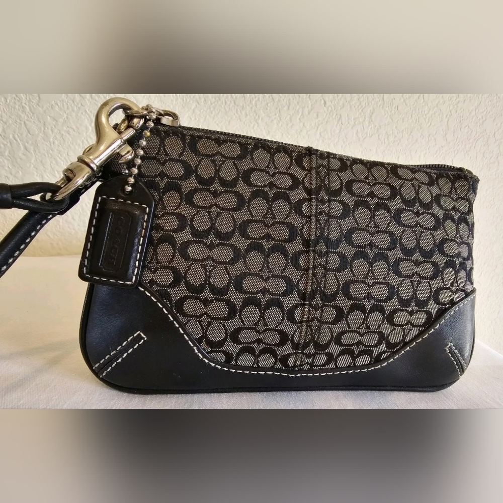 Coach | Vintage | Canvas & Leather Wristlet Purse | Signature Monogram Pattern - Picture 14 of 16